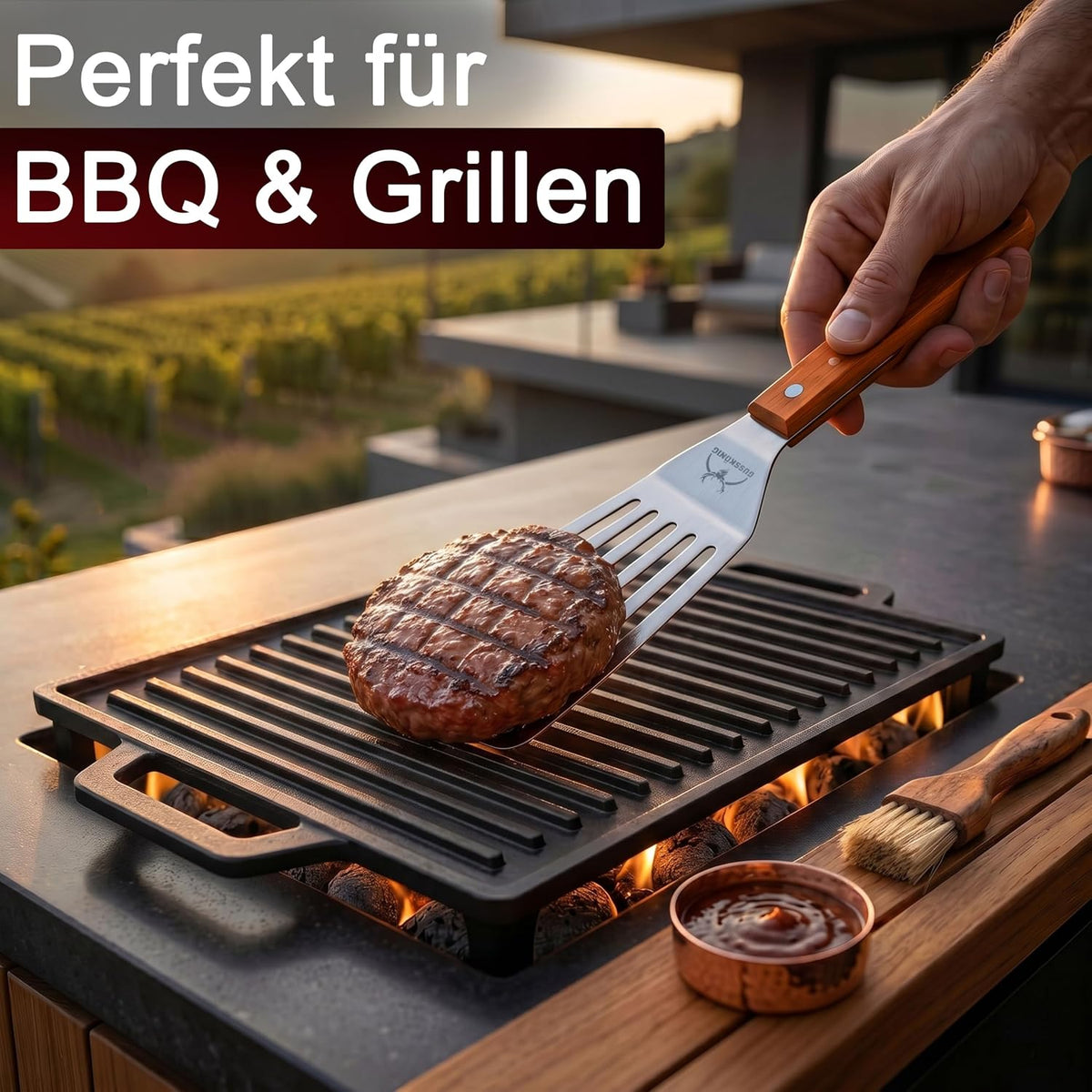 GUSSKÖNIG Pfannenwender Edelstahl 420 mit Buchenholzgriff – ergonomisch, genietet, flexibel & geschlitzt – Küchenhelfer Metall zum Wenden & Abtropfen von Fett – hochwertiger Pfannenheber Küchenfreund