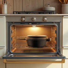 GUSSKÖNIG Gusseisen Topf Brot Backen mit Gärkörbchen – eingebrannte Brotbackform mit Deckel: 3L Topf & 1,5L Pfanne – Brottopf zum Backen–Brotbacktopf Set mit Rezeptbuch & Pflegepaste–30 Jahre Garantie